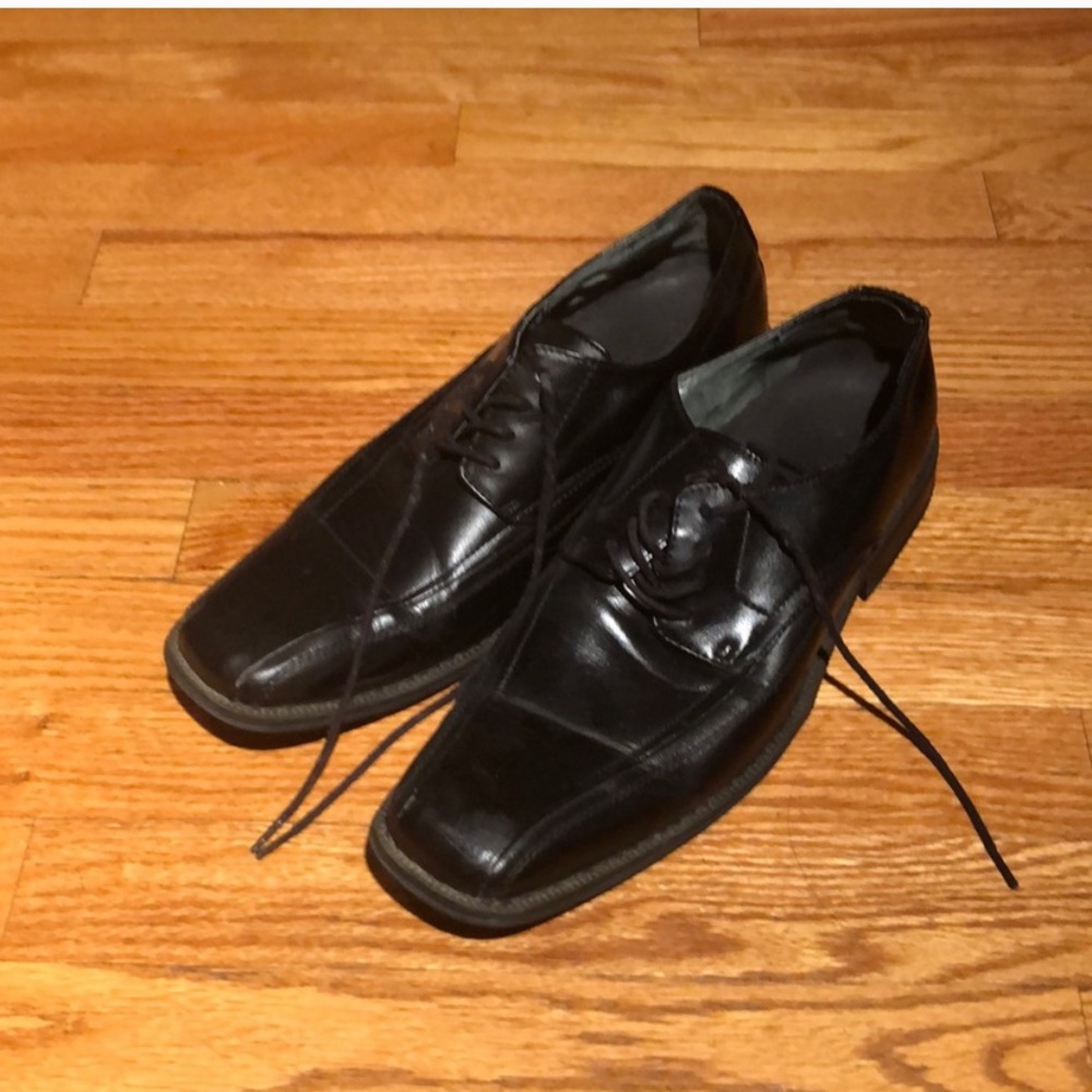 Men’s black dress shoes